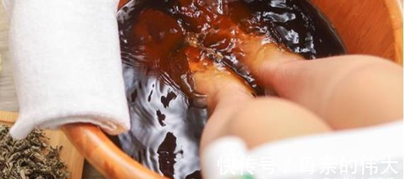 泡脚|小小艾草,5大功效!9个民间妙用方,横扫百病!收藏以备不时之需