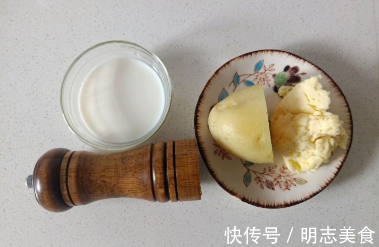 土豆|餐厅同款的芝士焗土豆泥,不用烤箱也可以做,奶香十足拉丝好吃