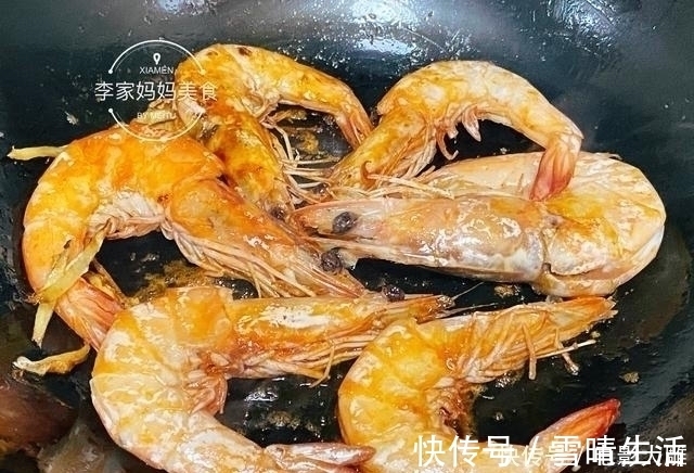 粗茶淡饭|中秋家宴，分享一道大虾简单的做法，不加水不加盐，鲜香美味