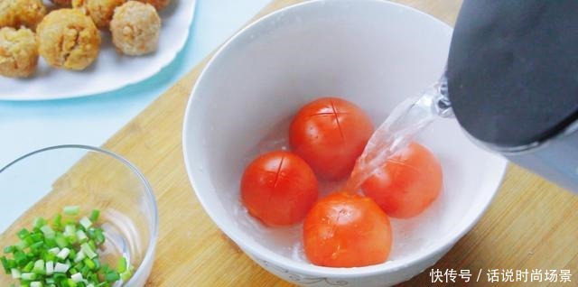 想吃肉丸子,用这种做法,肉末加一块老豆腐,锅里一炸,真香