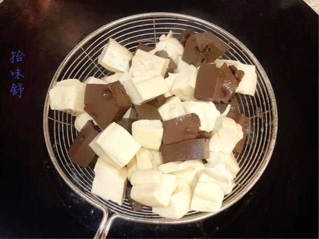 豆腐和它天生一对,隔三差五吃一些,清肠排毒,补铁补血气色好