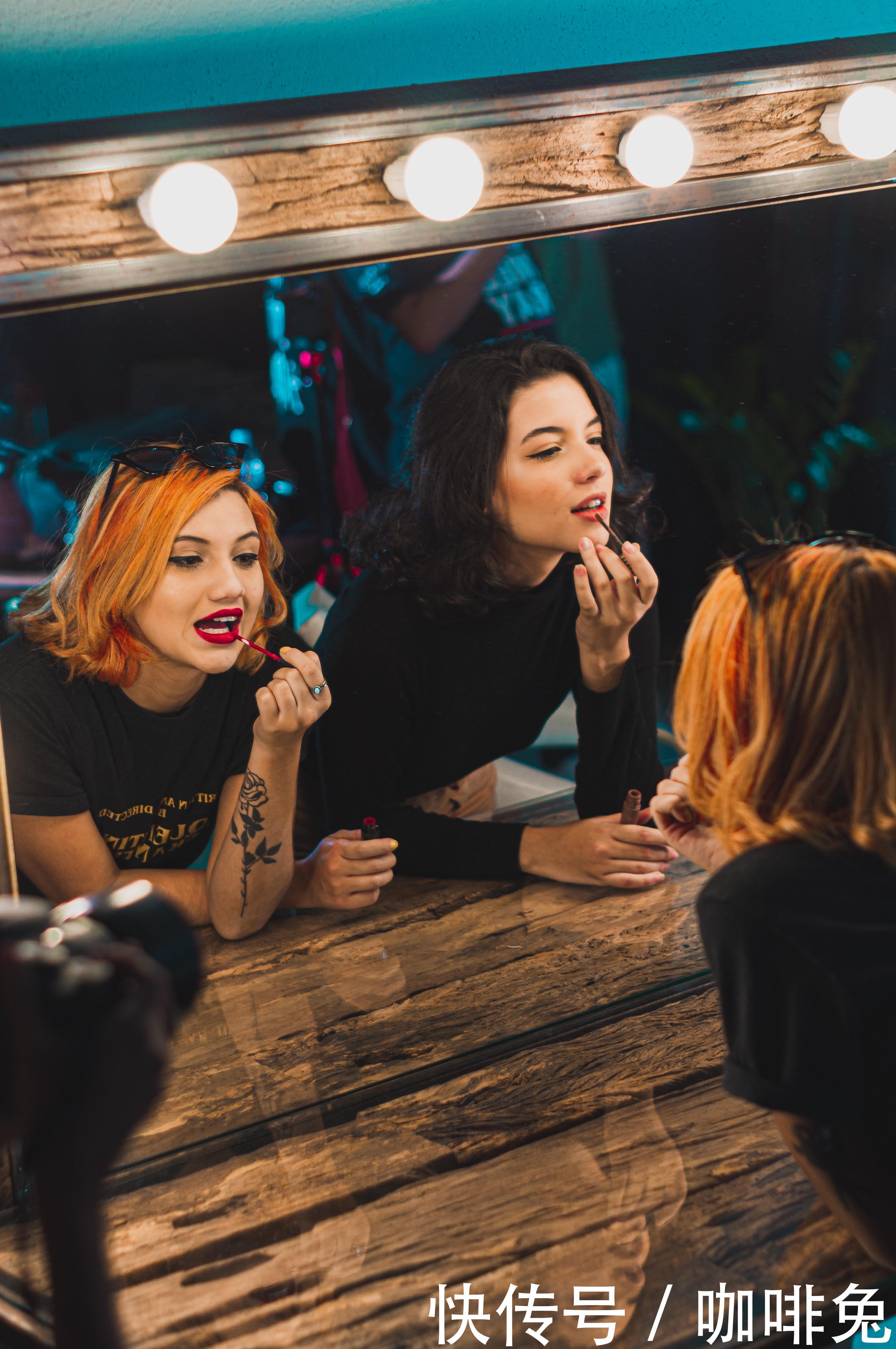 唇膏|出席不同场合，如何选择最适合的口红颜色，秘密都在这细节里