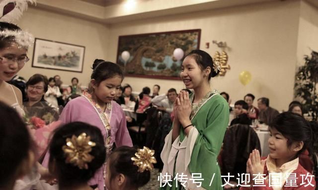 父母|儿子在幼儿园被孤立,宝妈勃然大怒,园长穿这身,谁敢和他玩