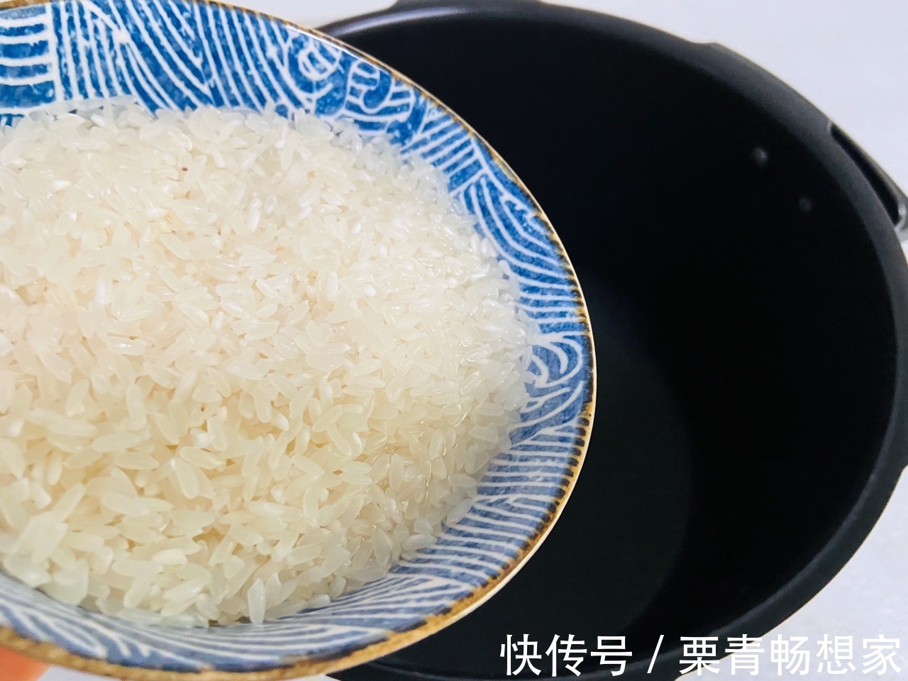 香菇土豆腊肠焖饭,美味好吃,健康有营养