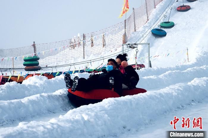 新疆博斯腾湖大河口景区开园 游客探寻“冰雪奇缘”享欢乐盛宴