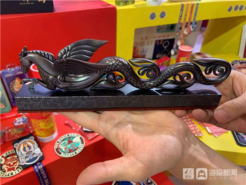 镇纸|“衣冠神兽”“兵兵有礼”,西安的“明潮”这厢有礼啦