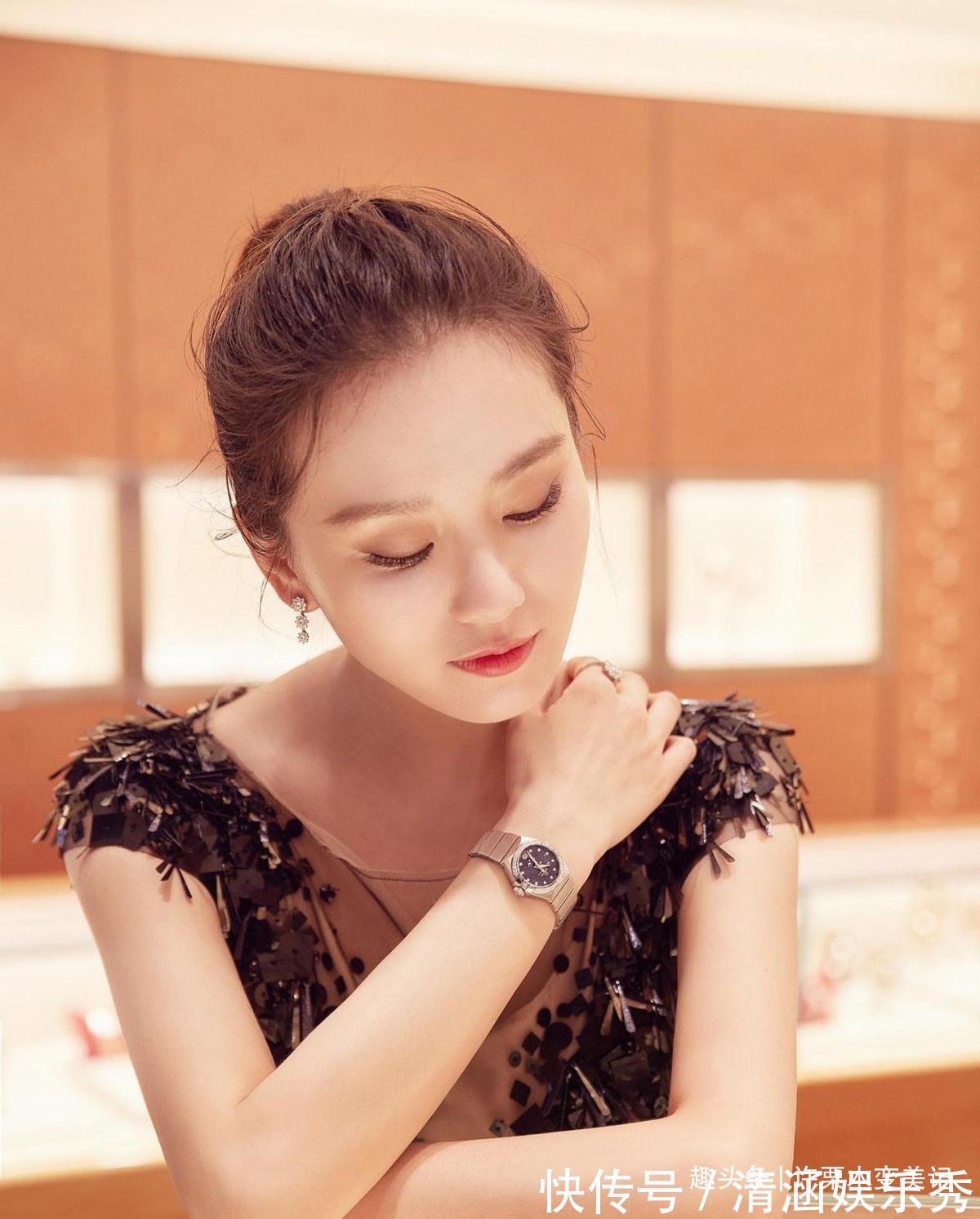 手表 女人带手表应该戴“左手”还是“右手”?看完就懂了,戴错很尴尬