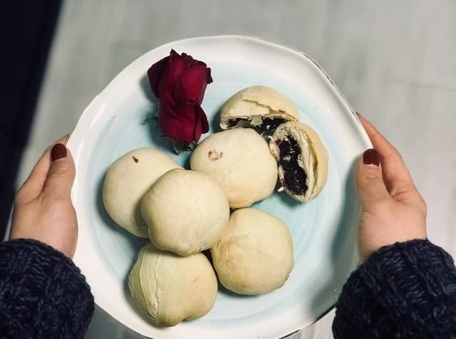 玫瑰|香气四溢的自制玫瑰鲜花饼，软糯酥香清甜，据说还是低糖低卡的