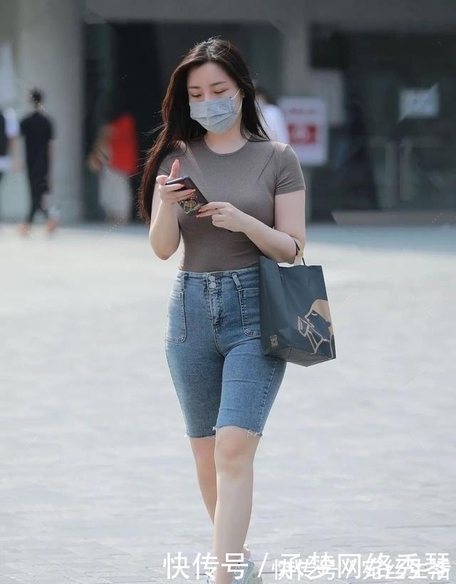 仙女们 束腰紧绷的牛仔裤,穿错很尴尬,简单好学