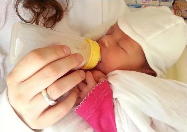 过度肥胖|孩子到了6个月就要断奶？关于母乳的几个问题，宝妈要提前知道