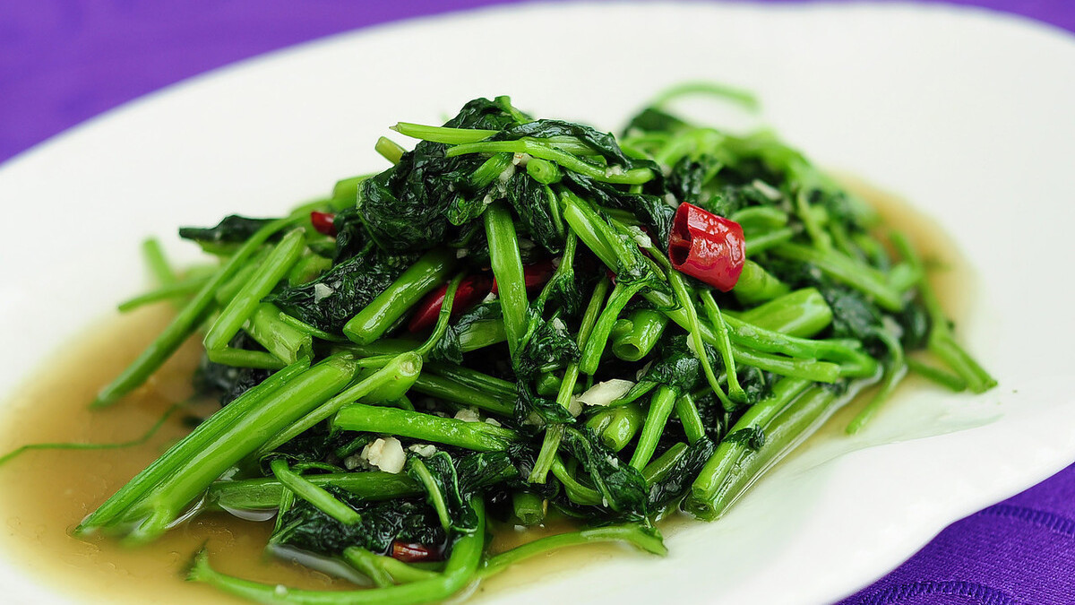 炒空心菜不变色，焯水放醋是不对的，这才是正确做法，鲜味不流失