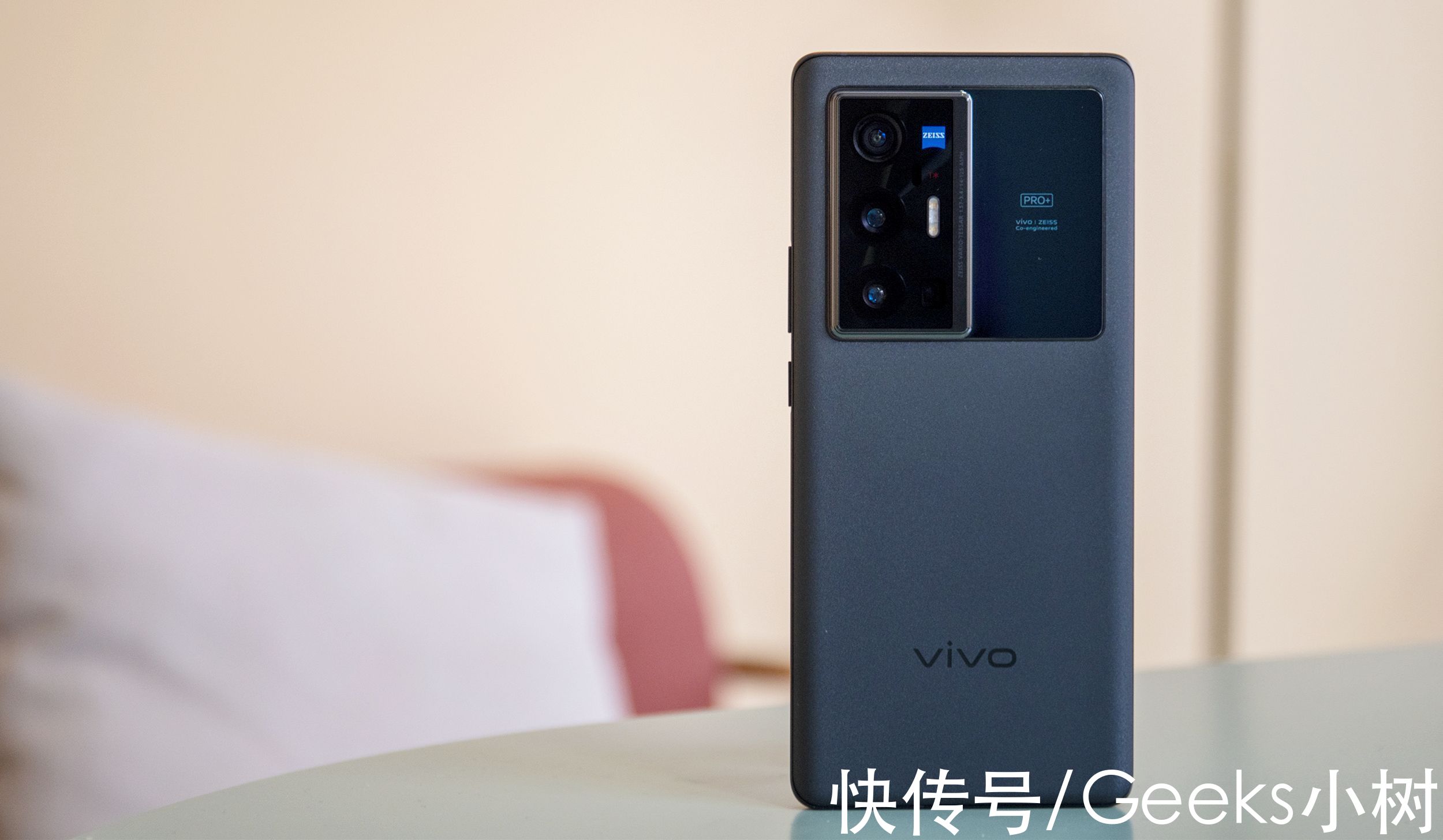 清晰度|vivo X70 Pro+有多全能？实测性能游戏给力，拍照更厉害