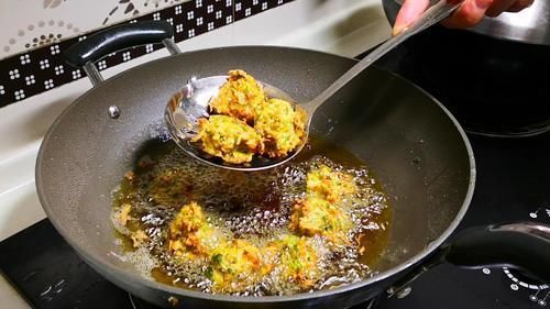 丸子外酥|不管炸什么丸子，牢记“3要点”，丸子外酥里嫩，凉了也不硬，特香！