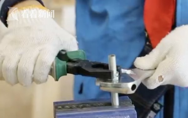 塑料瓶 超燃!师生用塑料瓶做火箭 成功发射后全场欢呼