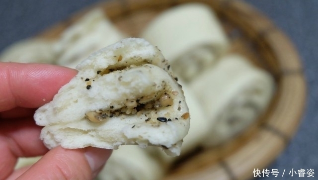 把花生芝麻做到馒头里,又香又软又美味,做法简单,孩子爱吃!