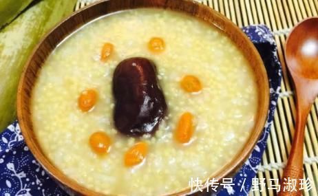 湿气|人体湿气重怎么办？多吃2种健康养生粥，补气血健脾胃有助于睡眠