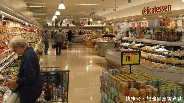 美国小伙在中国逛超市 逛一圈后感叹 美国人的悲伤中国不会懂 粉紫色 美国小伙在中国逛超市 逛一圈后感叹 美国人的悲伤中国不会懂 粉紫色