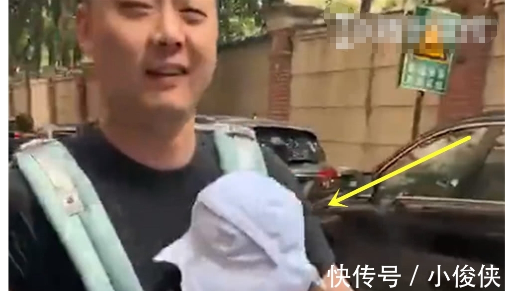 爸爸|爸爸终于有了女儿,第一次出门“嘚瑟”,走出“六亲不认”的步伐