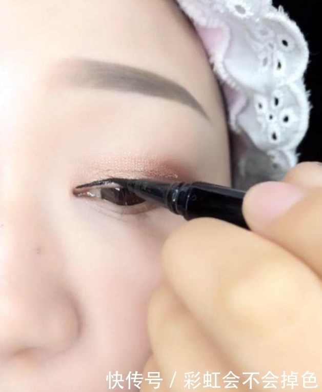 太丑|女孩被同学嘲笑太丑,愤怒化妆,妆后的样子美不胜收!