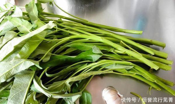 炒菠菜,不要直接在锅里炒,大厨教你加这个步骤
