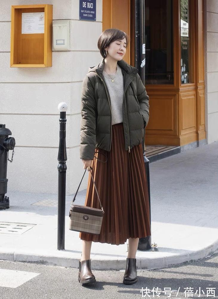 半裙 40岁的女人试试“羊毛衫+半身裙”,学她这样穿,遇见更美的自己
