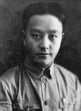 矮个子|她是黄埔女兵身材高挑很漂亮,却嫁给矮个子王明,3儿女都在国外