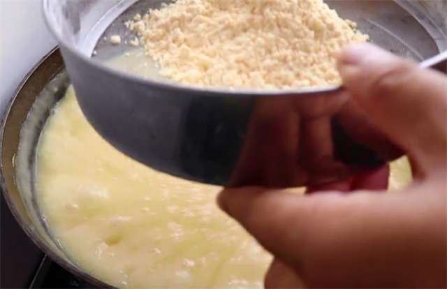 玉米面漏鱼的做法，不用擀面，不用揉面，锅里360搅，地道家乡饭