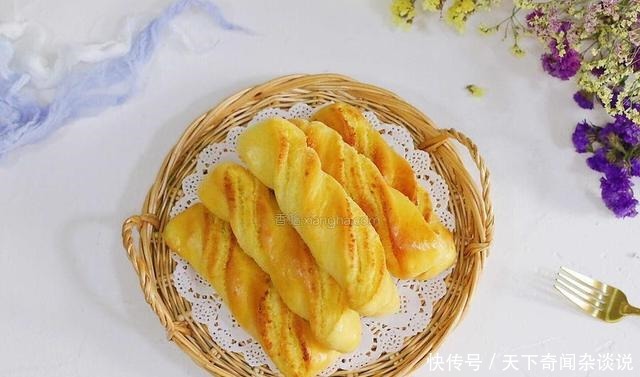 柔软到怀疑人生!一次成功的椰蓉奶棒面包,学会了不用去面包店买