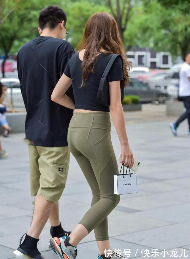 对比色 清新活泼的鲨鱼裤装扮不乏气质感,穿出时尚个性与风格,休闲百搭