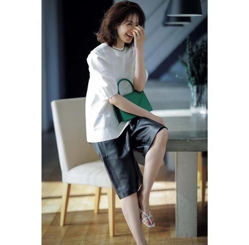 实用|怎么把“T恤”穿出特点？学一学“日系搭配法”，高级又实用