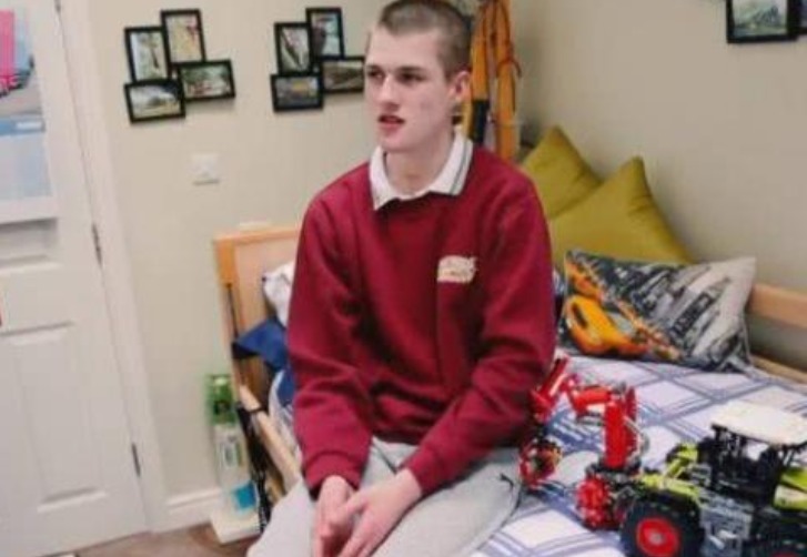 男孩|患上怪病的男孩,只要睡觉就会停止呼吸,被称为“水中仙的诅咒”