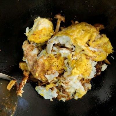 #暖冬酱在手，嗨吃部队锅#hin下饭的辣酱肉沫荷包蛋炒粉条