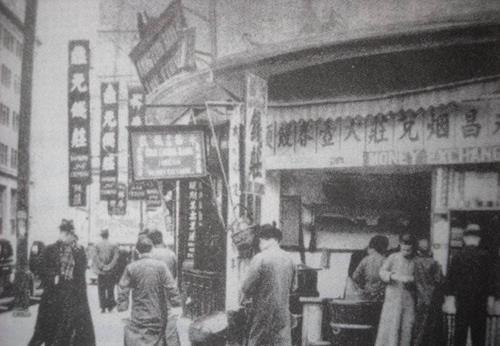 清末有一奇才,到处借钱却不花,到期只还