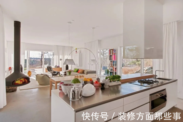 功能主义|92平现代风二居室，一进门就是客厅巧用隔断还有收纳作用