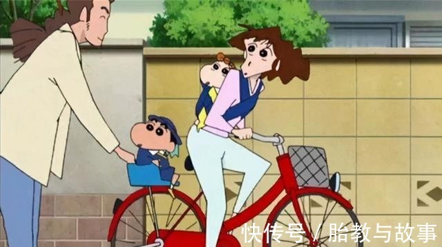 高领衫|《蜡笔小新》原来是部时尚剧，妈妈美伢的主妇穿搭，比你时髦多了！