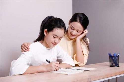 犯错|孩子被吼后,是顶嘴还是沉默,给孩子的性格埋下伏笔,影响深远