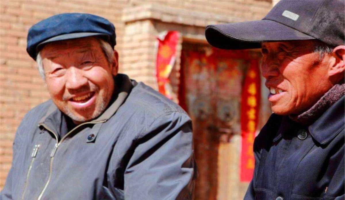 门当户对|俗语:宁愿邻居养条牛,不愿邻居出诸侯,啥意思?老话说透了人性