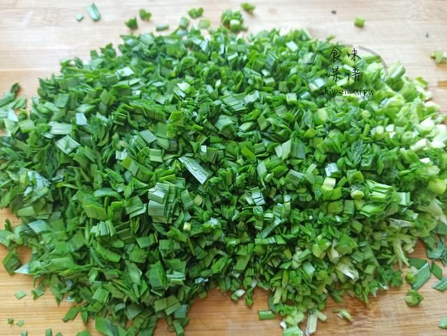 搅拌均匀|韭菜怎么搭配才好吃？分享5种不同的做法，鲜香又美味，老少皆宜