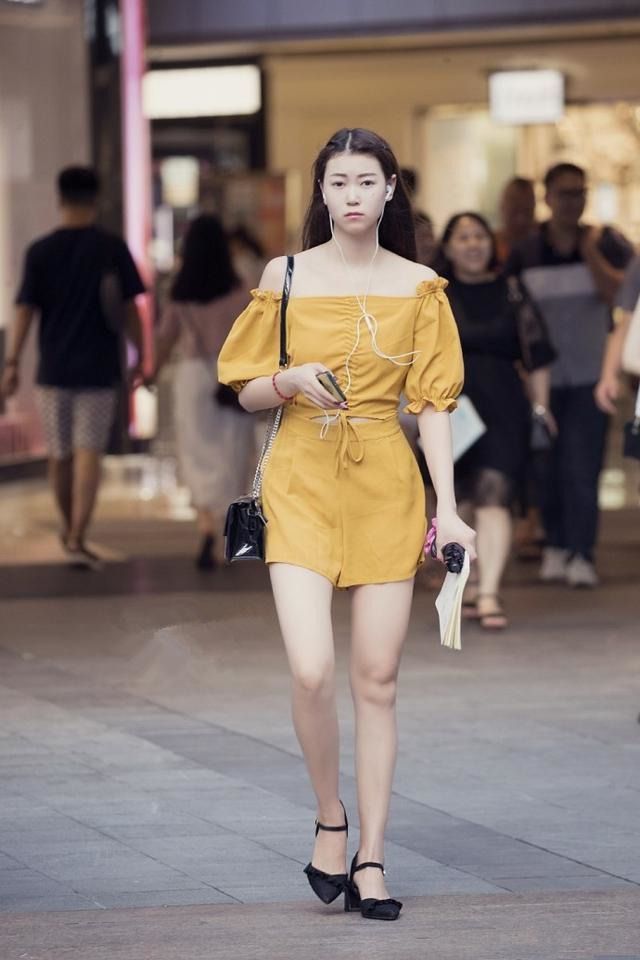 孙铱|美女穿短袖的连衣包臀裙,看起来更加自然大气,散发性感魅力