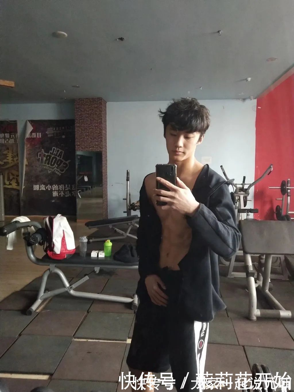 体育生|190cm大长腿体育生,8块腹肌公狗腰,薄肌小奶狗满满少年感