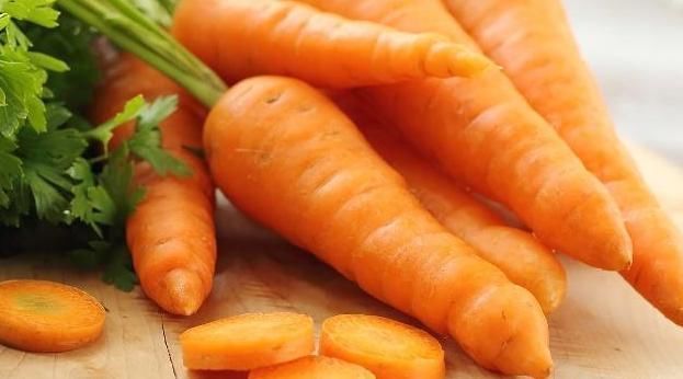 胡萝卜营养价值丰富，常吃会收获5个好处，爱吃的人真有福气！