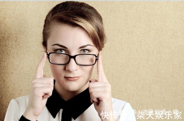 二宝|一岁宝宝一次能吃一小碗米粉、稀粥,却遭到育婴师狠狠地批评