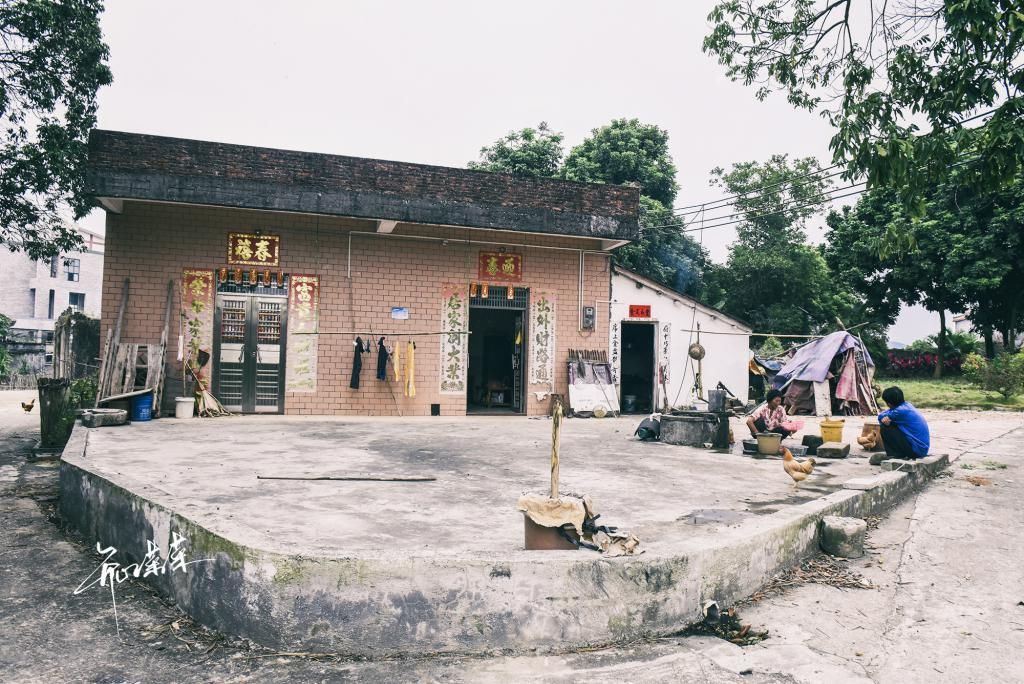 乡村|穿红裙到乡村旅游，吓得村民一哆嗦，这座百年村庄其实时光静好