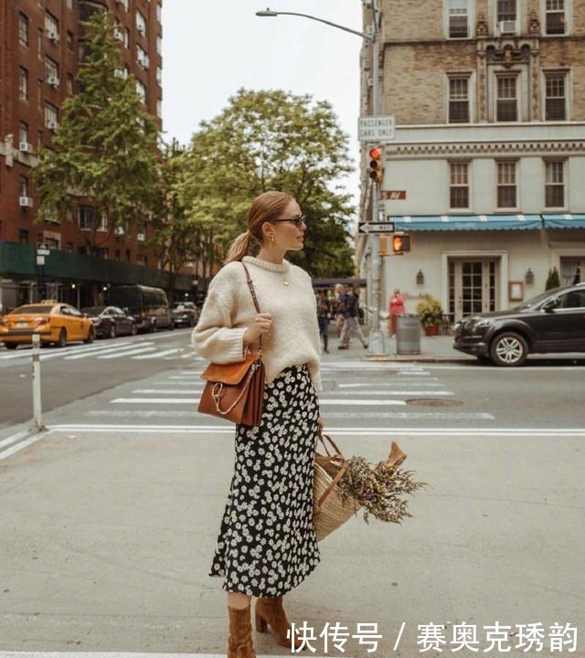 高级|毛衣下面不一定穿裤装,现在更加流行配“裙子”,高级不撞衫