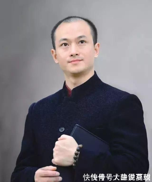 草书$他的草书跌宕起伏,大气磅礴,技法高超,曾获第六届兰亭奖