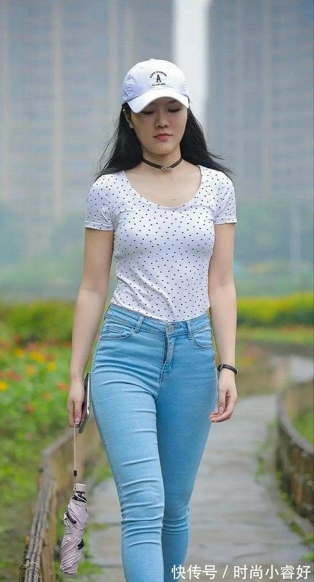 搭配 打底裤穿搭超级女王范,完美勾勒出女士那曼妙的身姿,简单美感