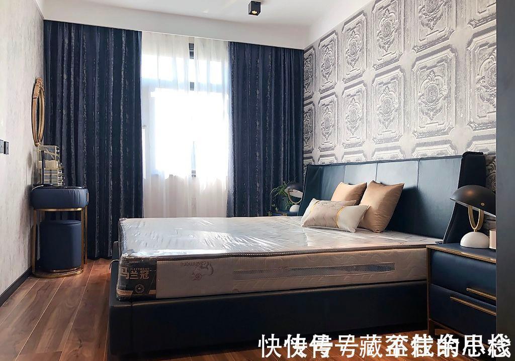 电视机|用金色来描绘黑白，传递出不一样的空间，卧室的浮雕墙纸更是独特