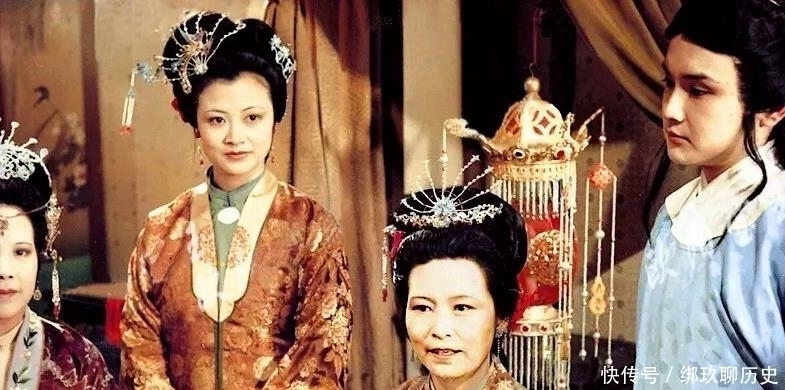 内情|王夫人撵走晴雯,为什么连衣服都不允许她带走?内情很简单