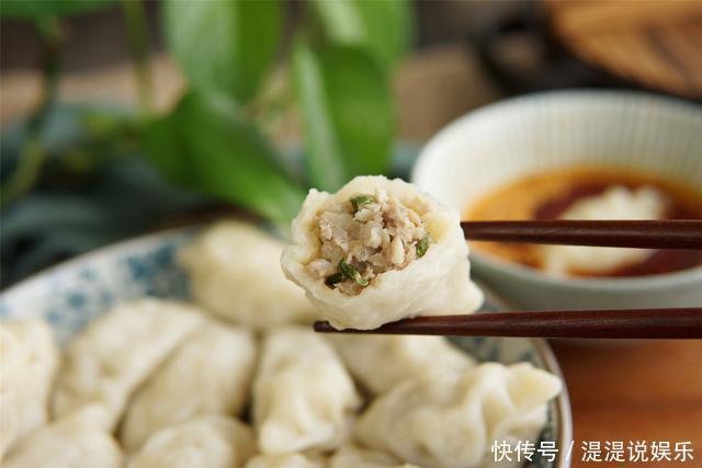 明日小雪,记得多吃“3红3白”,少吃2样,营养充足抵御寒冷