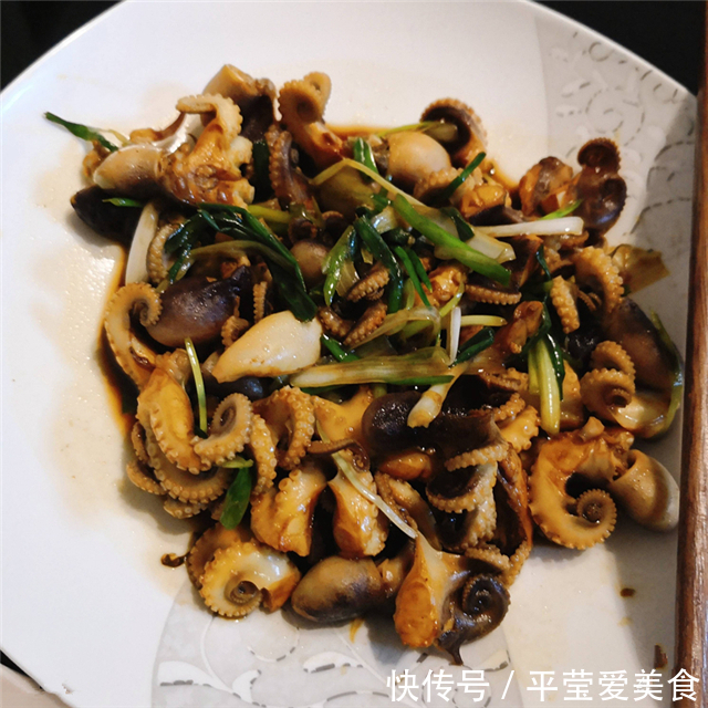 大黄鱼|同事来家里蹭饭,婆婆下厨招待,一桌菜体面又周到,觉得怎么样